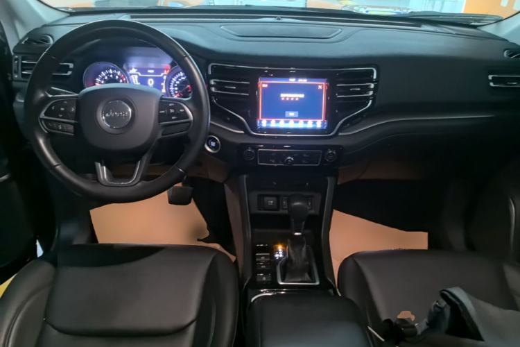 Used Jeep Commander 2018 2.0T Two-Wheel Drive Enjoyment Version China VI Emission Standard Center Console