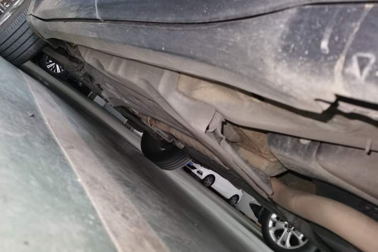 Used Jeep Commander 2018 2.0T Two-Wheel Drive Enjoyment Version China VI Emission Standard Chassis Rear Left