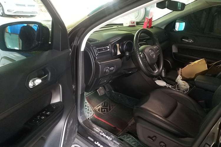 Used Jeep Commander 2018 2.0T Two-Wheel Drive Enjoyment Version China VI Emission Standard Driver Seat