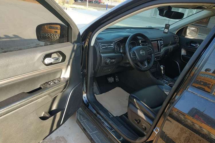 Used Jeep Commander 2018 2.0T Two-Wheel Drive Enjoyment Version China VI Emission Standard Driver Seat