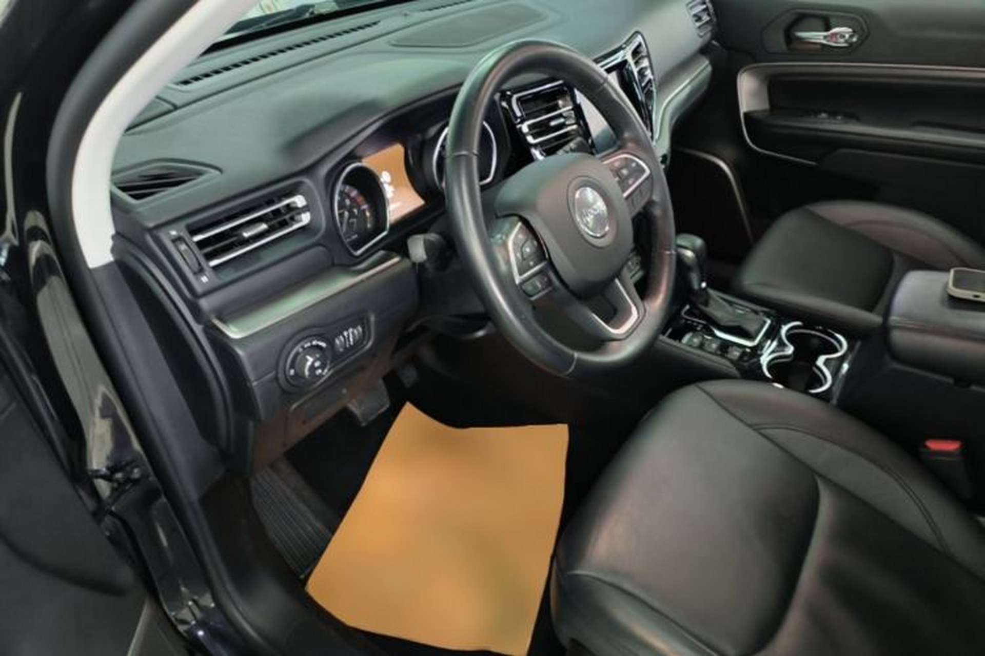Used Jeep Commander 2018 2.0T Two-Wheel Drive Enjoyment Version China VI Emission Standard Driver Seat