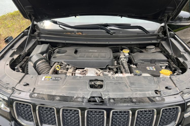 Used Jeep Commander 2018 2.0T Two-Wheel Drive Enjoyment Version China VI Emission Standard Engine Bay