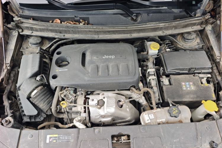 Used Jeep Commander 2018 2.0T Two-Wheel Drive Enjoyment Version China VI Emission Standard Engine Bay