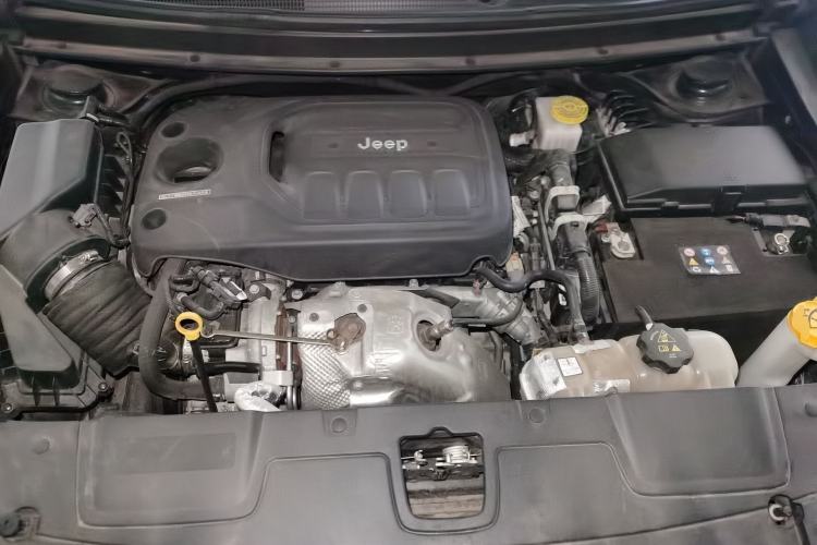 Used Jeep Commander 2018 2.0T Two-Wheel Drive Enjoyment Version China VI Emission Standard Engine Bay
