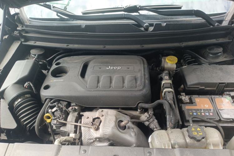 Used Jeep Commander 2018 2.0T Two-Wheel Drive Enjoyment Version China VI Engine Bay