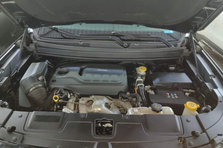 Used Jeep Commander 2018 2.0T Four-Wheel Drive Prestige Edition China V Engine Bay