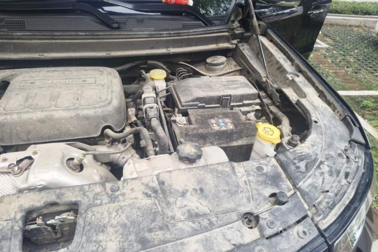Used Jeep Commander 2018 2.0T Two-Wheel Drive Enjoyment Version China VI Emission Standard Engine Bay Left