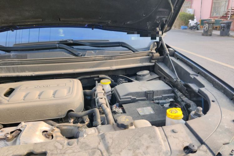 Used Jeep Commander 2018 2.0T Two-Wheel Drive Enjoy Edition China V Engine Bay Left