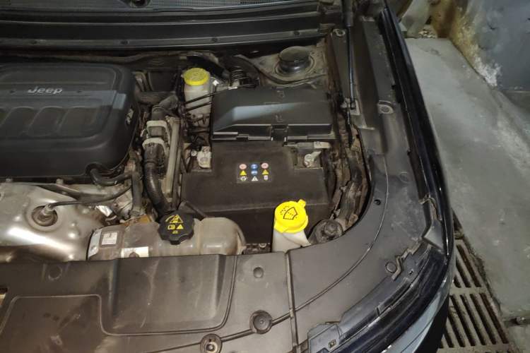 Used Jeep Commander 2018 2.0T Two-Wheel Drive Enjoyment Version China VI Emission Standard Engine Bay Left