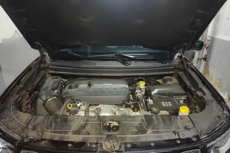 Used Jeep Commander 2018 2.0T Two-Wheel Drive Enjoyment Version China VI Emission Standard Engine Bay