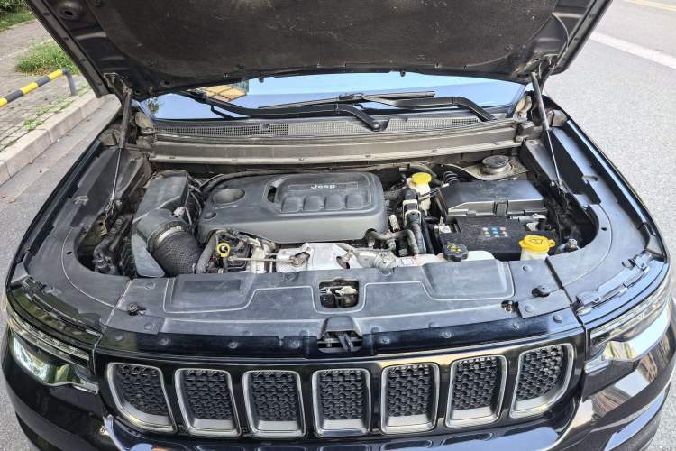 Used Jeep Commander 2018 2.0T Two-Wheel Drive Enjoyment Version China VI Emission Standard Engine Bay