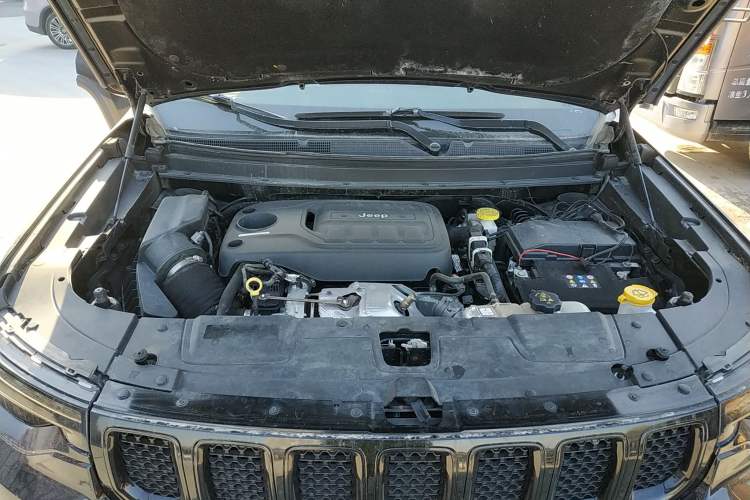 Used Jeep Commander 2018 2.0T Two-Wheel Drive Enjoyment Version China VI Emission Standard Engine Bay