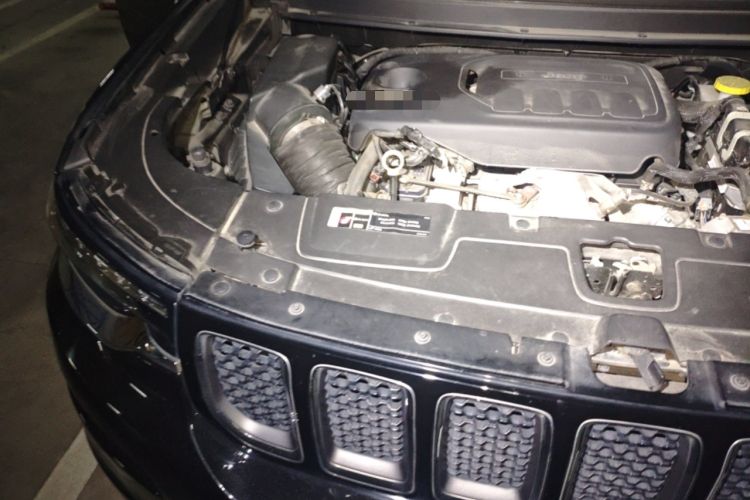 Used Jeep Commander 2018 2.0T Two-Wheel Drive Enjoy Edition China V Engine Bay Right