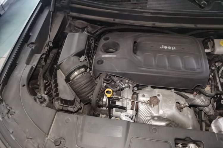 Used Jeep Commander 2018 2.0T Two-Wheel Drive Enjoyment Version China VI Emission Standard Engine Bay Right