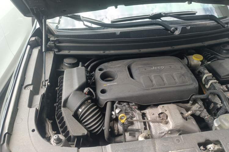 Used Jeep Commander 2018 2.0T Two-Wheel Drive Enjoyment Version China VI Engine Bay Right