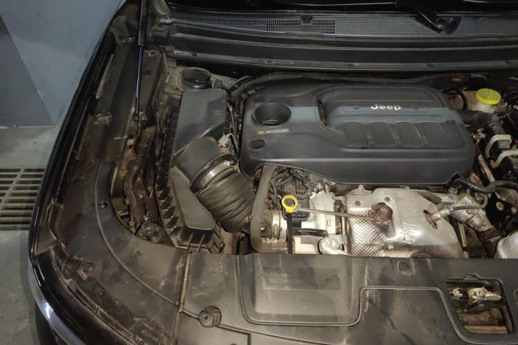 Used Jeep Commander 2018 2.0T Two-Wheel Drive Enjoyment Version China VI Emission Standard Engine Bay Right