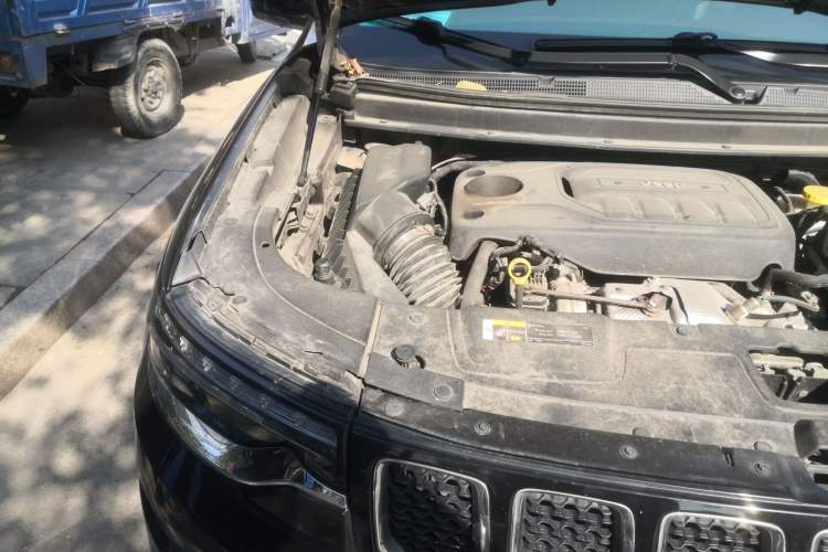 Used Jeep Commander 2018 2.0T Two-Wheel Drive Enjoy Edition China V Engine Bay Right