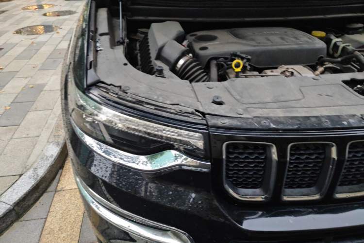 Used Jeep Commander 2018 2.0T Two-Wheel Drive Enjoyment Version China VI Emission Standard Engine Bay Right