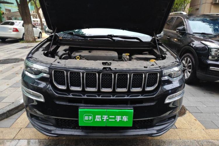 Used Jeep Commander 2018 2.0T Two-Wheel Drive Enjoyment Version China VI Emission Standard Engine Bay