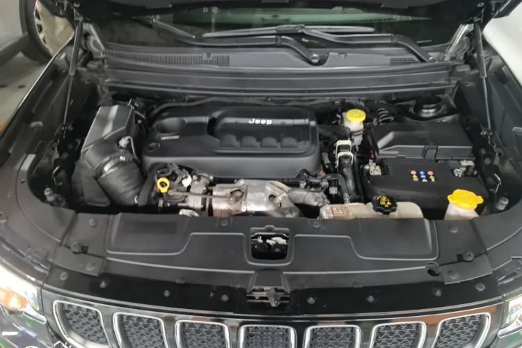 Used Jeep Commander 2018 2.0T Two-Wheel Drive Enjoyment Version China VI Emission Standard Engine Bay