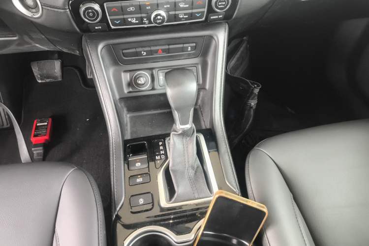 Used Jeep Commander 2018 2.0T Two-Wheel Drive Enjoyment Version China VI Emission Standard Gear Lever
