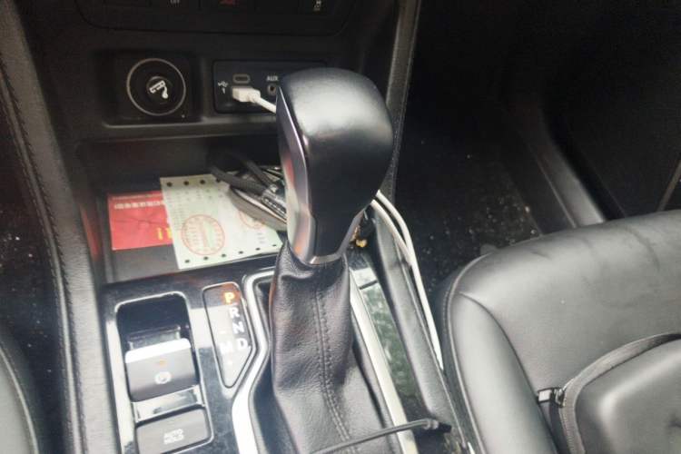 Used Jeep Commander 2018 2.0T Two-Wheel Drive Enjoyment Version China VI Emission Standard Gear Lever