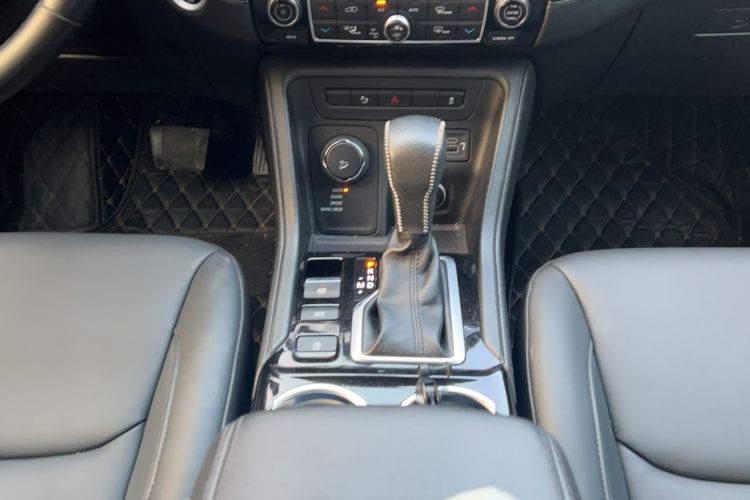 Used Jeep Commander 2018 2.0T Four-wheel Drive Premium Edition China VI Gear Lever