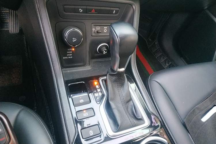 Used Jeep Commander 2018 2.0T Four-Wheel Drive Prestige Edition China V Gear Lever