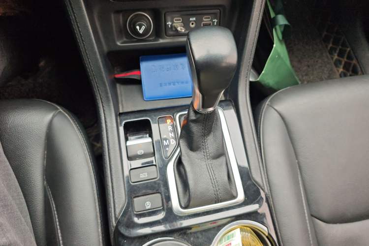 Used Jeep Commander 2018 2.0T Two-Wheel Drive Enjoyment Version China VI Emission Standard Gear Lever
