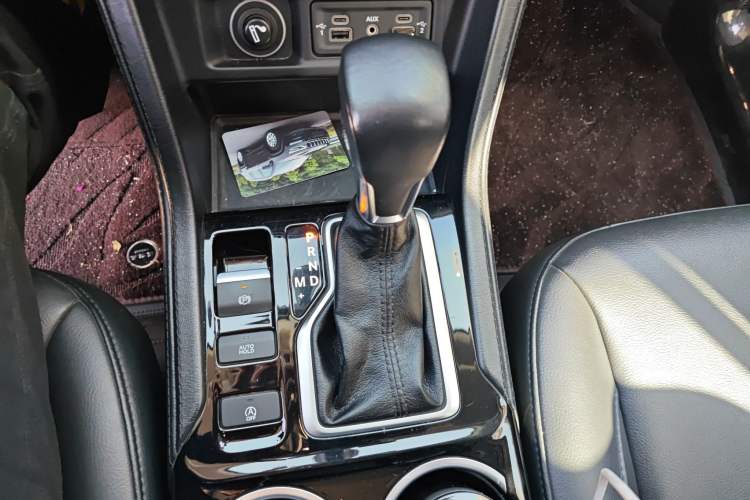 Used Jeep Commander 2018 2.0T Two-Wheel Drive Enjoy Edition China V Gear Lever