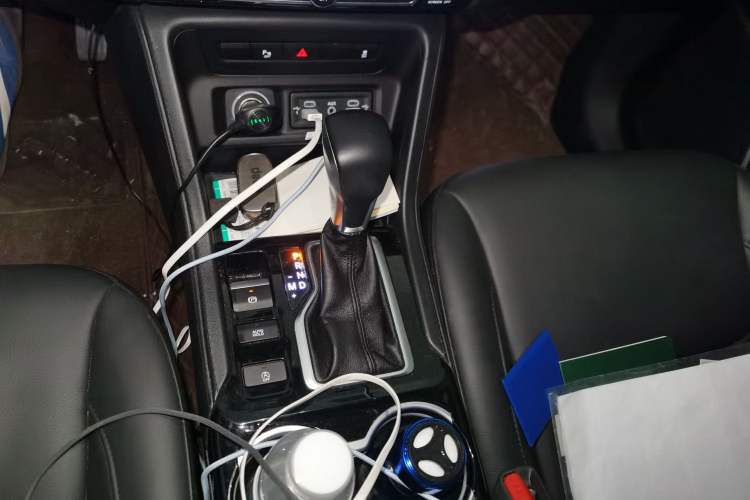 Used Jeep Commander 2018 2.0T Two-Wheel Drive Enjoyment Version China VI Emission Standard Gear Lever