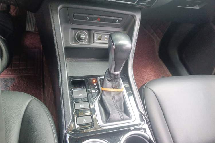 Used Jeep Commander 2018 2.0T Two-Wheel Drive Enjoyment Version China VI Gear Lever