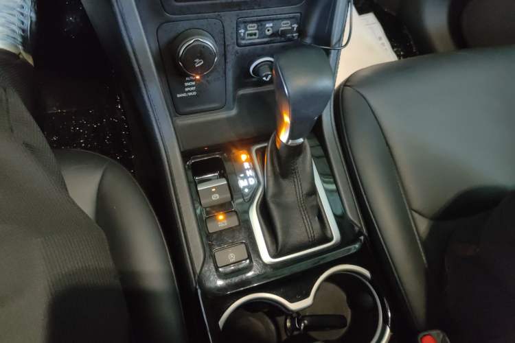 Used Jeep Commander 2018 2.0T Four-Wheel Drive Prestige Edition China V Gear Lever