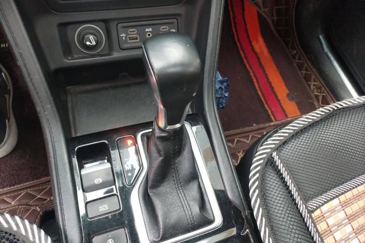 Used Jeep Commander 2018 2.0T Two-Wheel Drive Enjoyment Version China VI Emission Standard Gear Lever