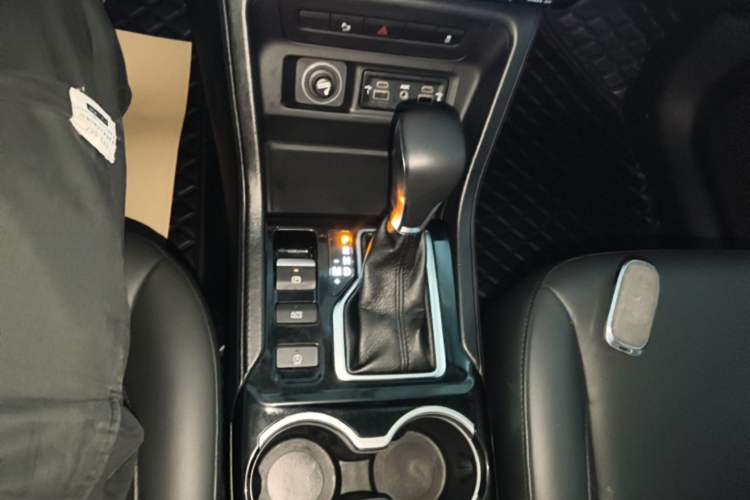Used Jeep Commander 2018 2.0T Two-Wheel Drive Enjoy Edition China V Gear Lever