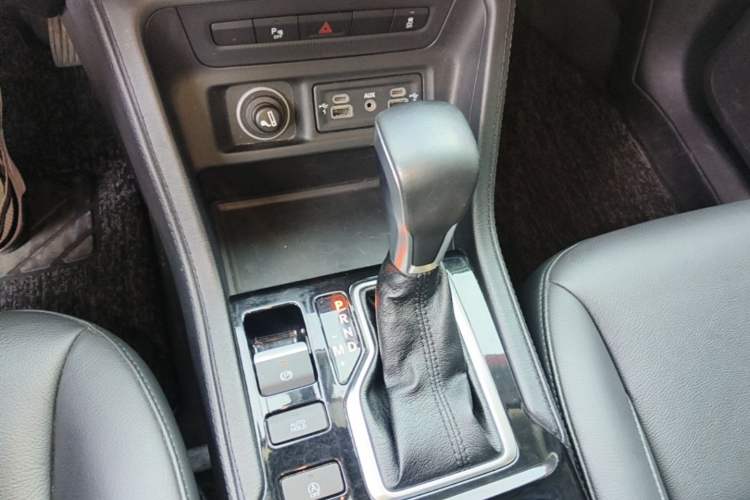 Used Jeep Commander 2018 2.0T Two-Wheel Drive Enjoyment Version China VI Emission Standard Gear Lever