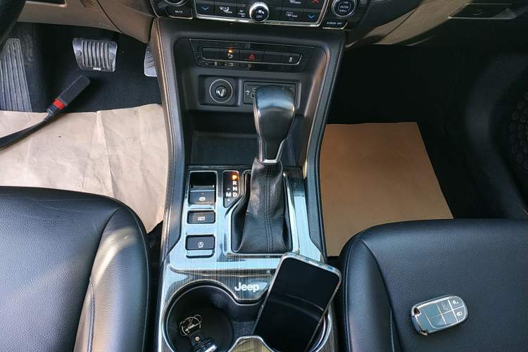 Used Jeep Commander 2018 2.0T Two-Wheel Drive Enjoyment Version China VI Emission Standard Gear Lever