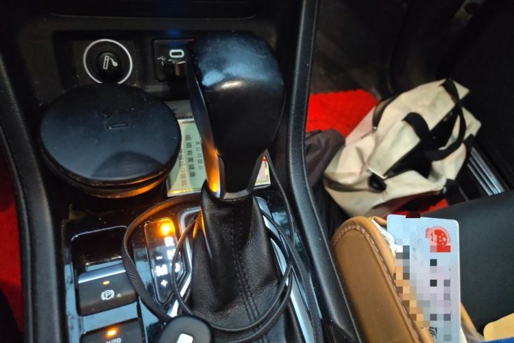 Used Jeep Commander 2018 2.0T Two-Wheel Drive Enjoyment Version China VI Emission Standard Gear Lever