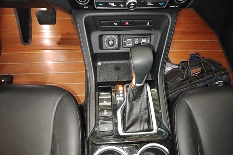 Used Jeep Commander 2018 2.0T Two-Wheel Drive Enjoy Edition China V Gear Lever