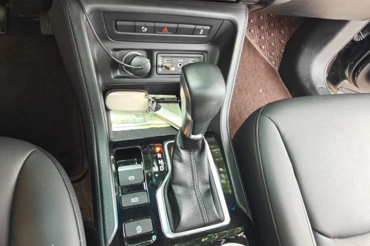 Used Jeep Commander 2018 2.0T Two-Wheel Drive Enjoy Edition China V Gear Lever