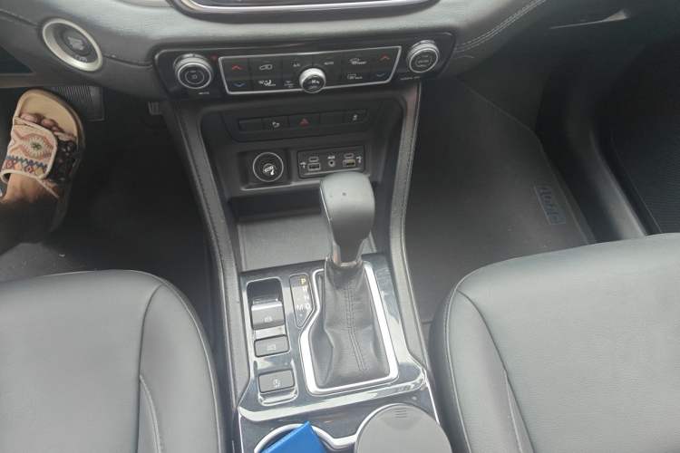 Used Jeep Commander 2018 2.0T Two-Wheel Drive Enjoy Edition China V Gear Lever