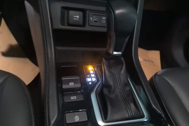 Used Jeep Commander 2018 2.0T Two-Wheel Drive Enjoyment Version China VI Emission Standard Gear Lever