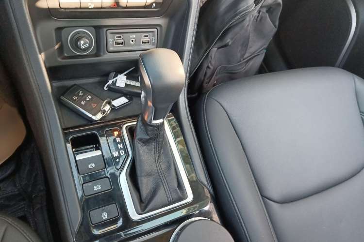 Used Jeep Commander 2018 2.0T Two-Wheel Drive Enjoy Edition China V Gear Lever