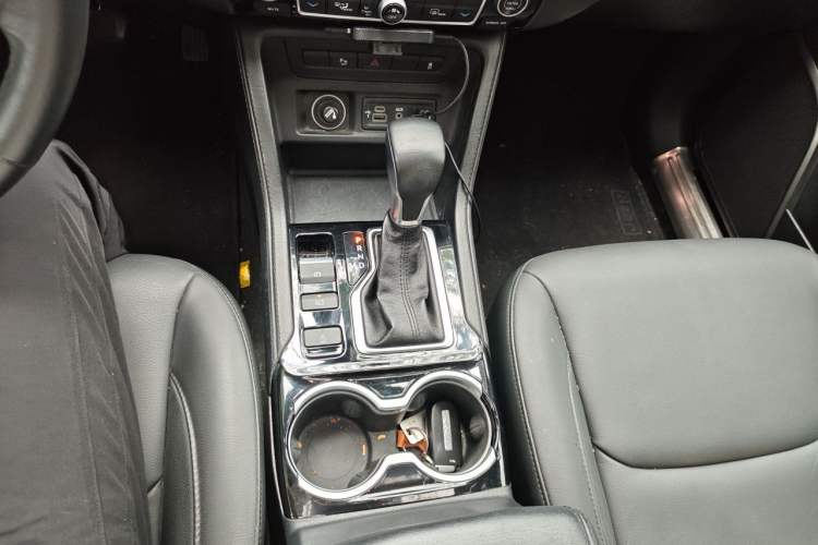 Used Jeep Commander 2018 2.0T Two-Wheel Drive Enjoy Edition China V Gear Lever