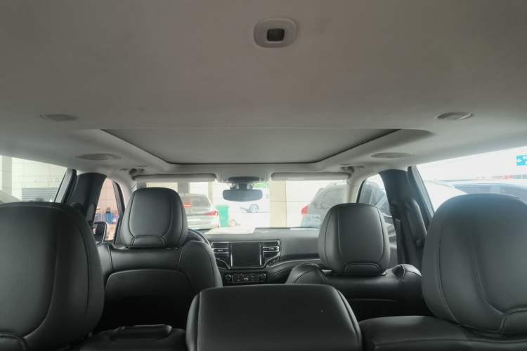 Used Jeep Commander 2018 2.0T Two-Wheel Drive Enjoyment Version China VI Emission Standard Headliner
