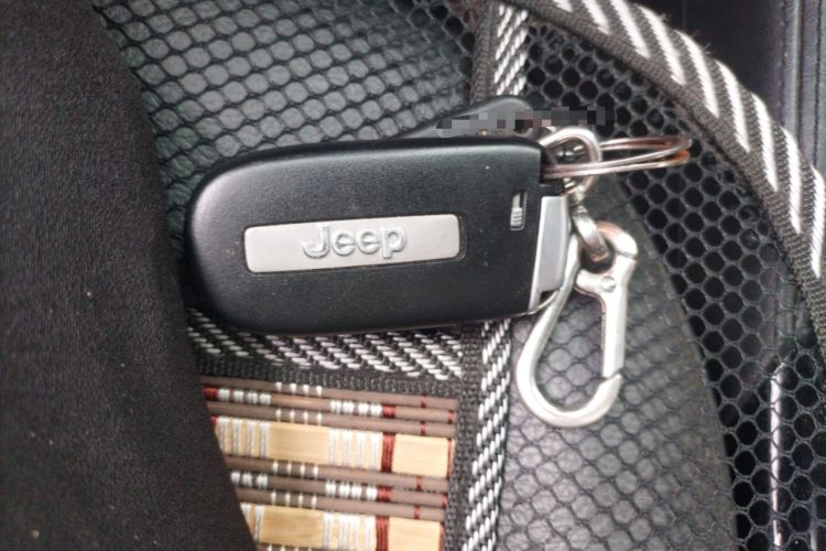 Used Jeep Commander 2018 2.0T Two-Wheel Drive Enjoyment Version China VI Emission Standard Interior 1