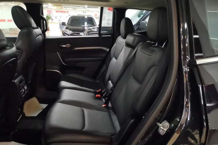 Used Jeep Commander 2018 2.0T Two-Wheel Drive Enjoyment Version China VI Emission Standard Interior 1