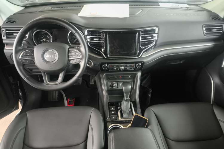 Used Jeep Commander 2018 2.0T Two-Wheel Drive Enjoyment Version China VI Emission Standard Interior 2