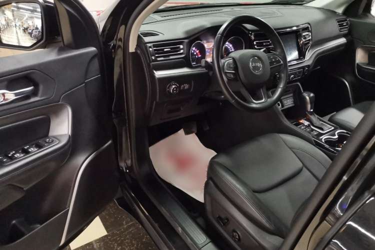 Used Jeep Commander 2018 2.0T Two-Wheel Drive Enjoyment Version China VI Emission Standard Interior 2