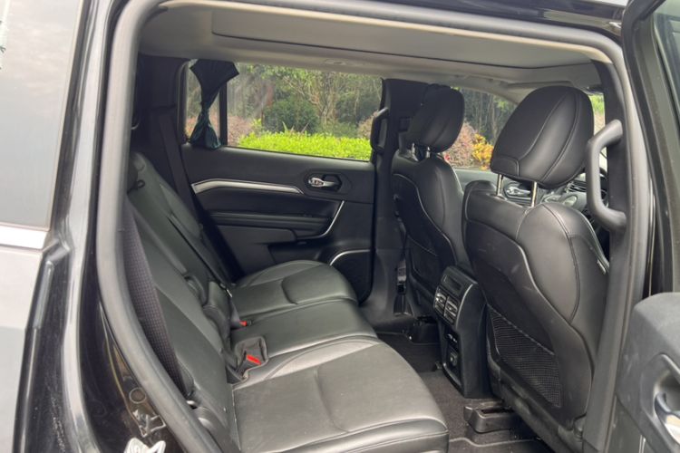 Used Jeep Commander 2018 2.0T Two-Wheel Drive Enjoyment Version China VI Emission Standard Interior 3